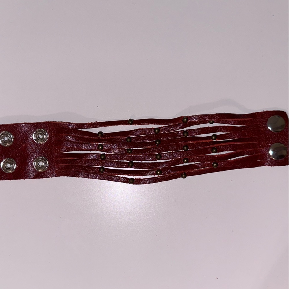 Studded cuff - Picture 2 of 3